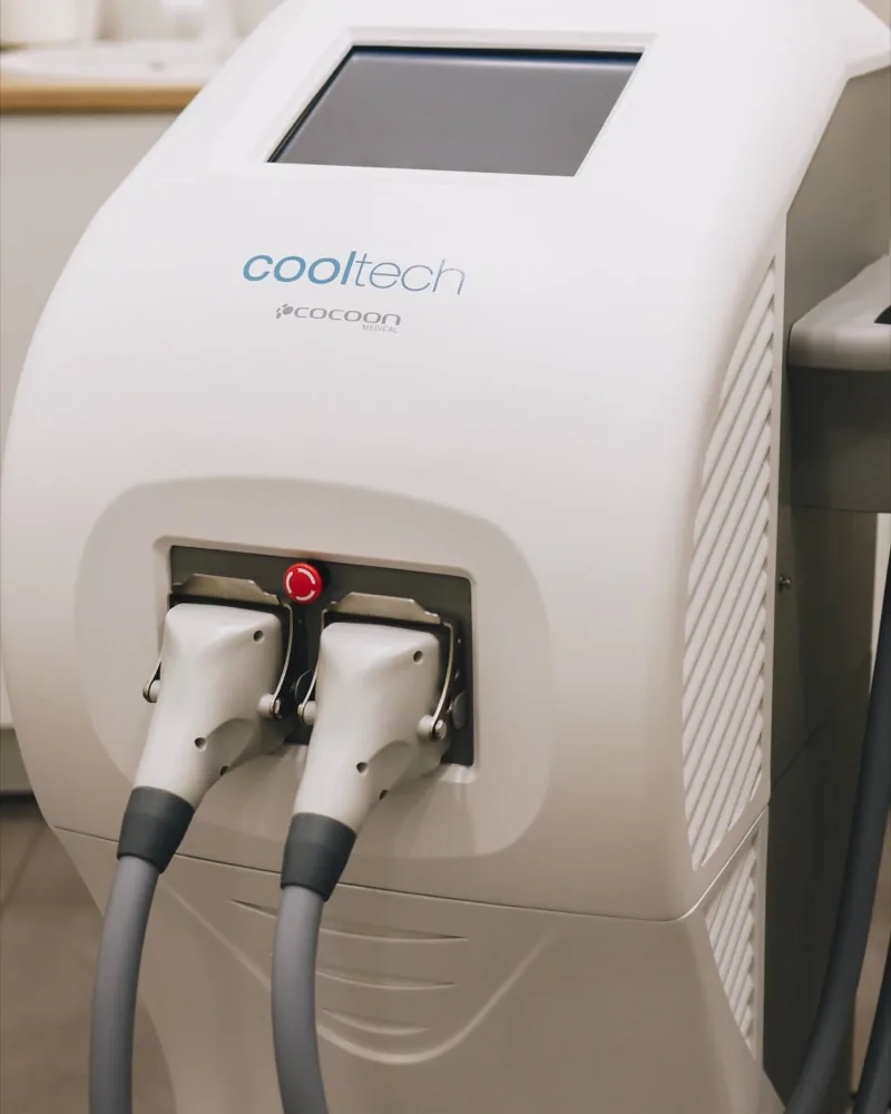 Urządzenie cooltech® w gabinecie INSTYTUTem.™